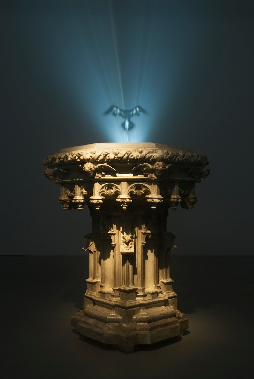 Ganymedes, 2007 (ocel, pryskyřice, kouřový stroj, tekutina, odsávací ventilátor, videoprojektor a DVD přehrávač) od Mat Collishaw