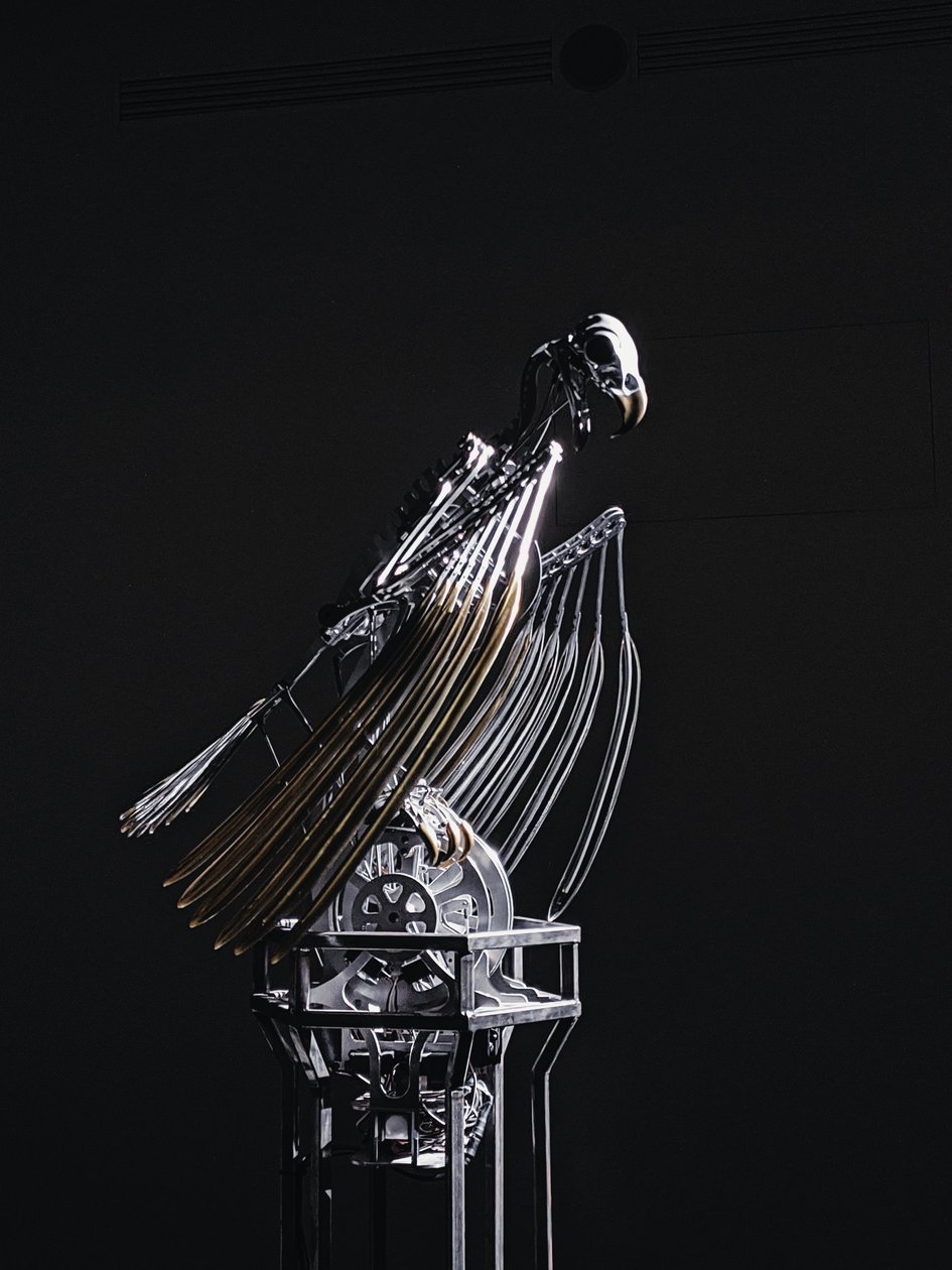 The Nerve Rack, 2019 (acetal, akryl, hliník, mosaz, elektrické obvody, barva, PVC, pryskyřice, servomotory, ocel) od Mat Collishaw