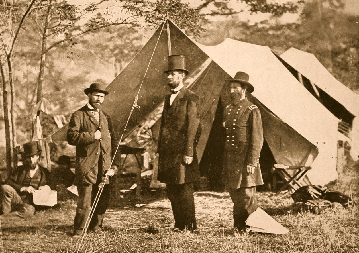 Portrét Allana Pinkertona, prezidenta Lincolna a majora J. A. McClernanda, 1862 (sépiová fotografie) od Mathew B. Brady