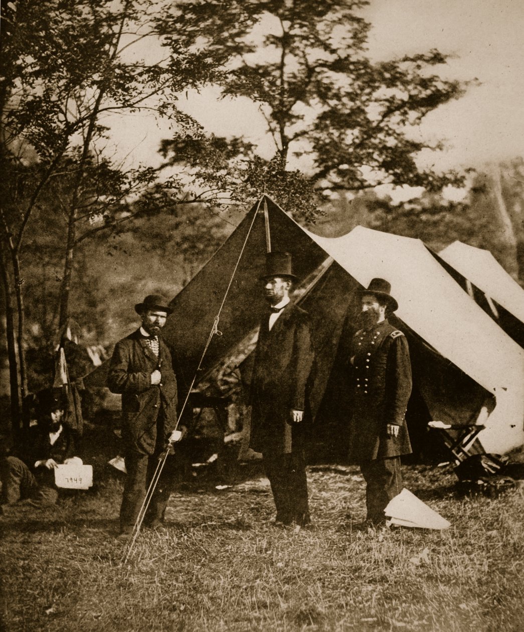 Prezident Lincoln u Sharpsburgu, říjen 1862 od Mathew B. Brady