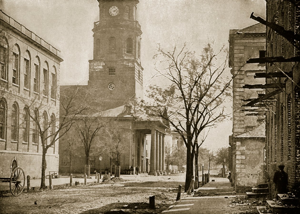 Kostel svatého Michaela po bombardování, Charleston, Jižní Karolína, 1861-65 od Mathew B. Brady