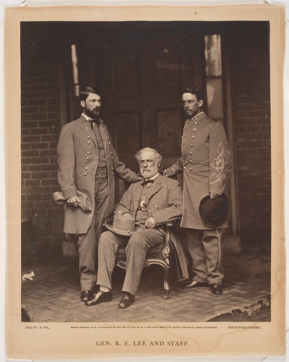 Generál Robert E Lee a štáb, 1865 (tisk alba) od Mathew B. Brady