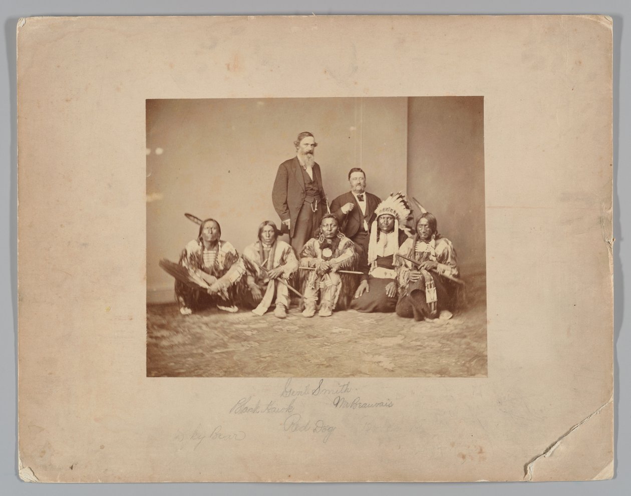 Generál J. E. Smith a indiáni od Mathew B. Brady