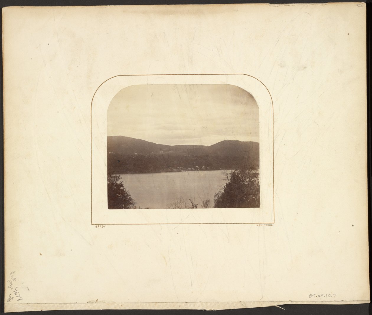 [Krajina s jezerem] od Mathew B. Brady