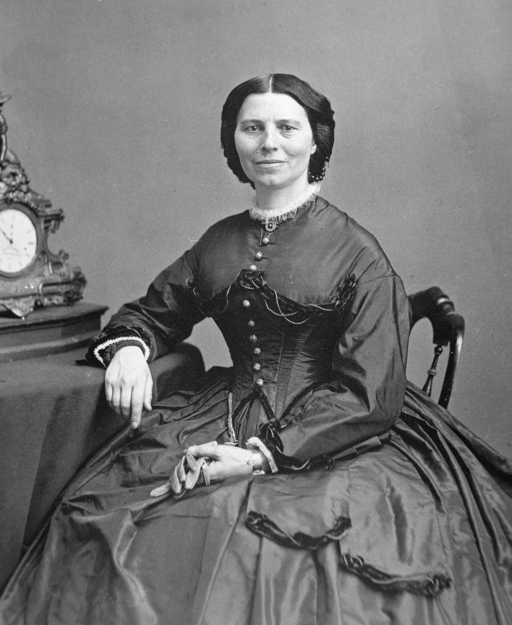 Clara Barton (1821-1912), kolem 1865 (černobílá fotografie) od Mathew Brady