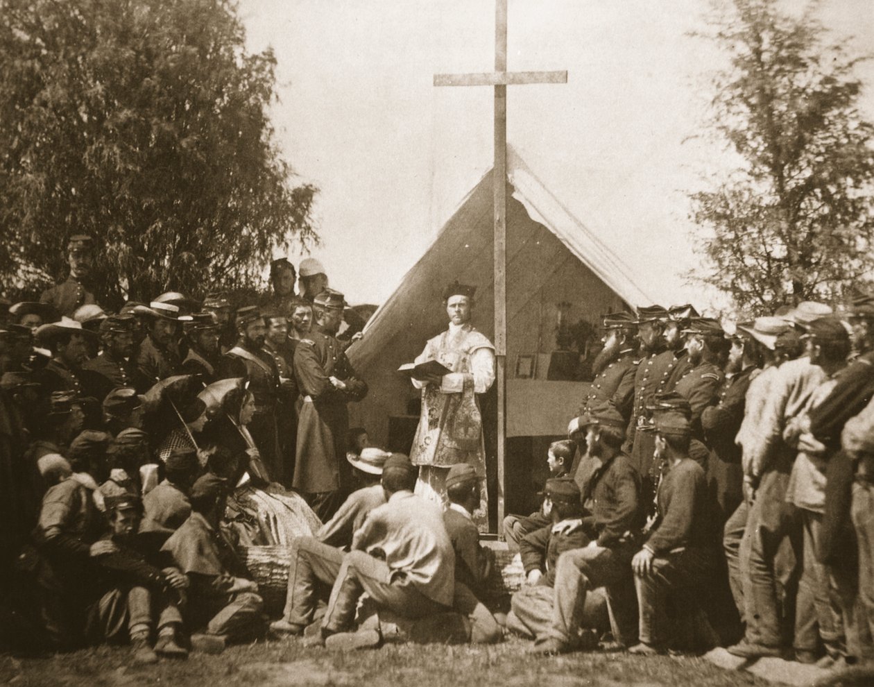Otec Thomas H. Mooney vedoucí nedělní mši, 69. pěší pluk v New Yorku, 1861 (hlubotisk) od Mathew B. Brady