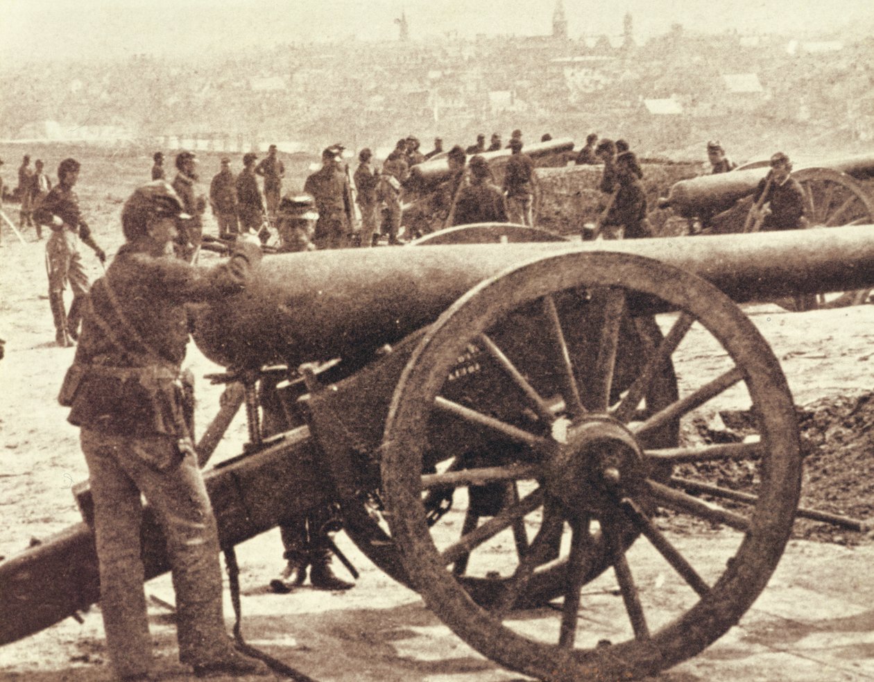 Federální dělostřelectvo během americké občanské války (1861-65) (černobílá fotografie) od Mathew Brady