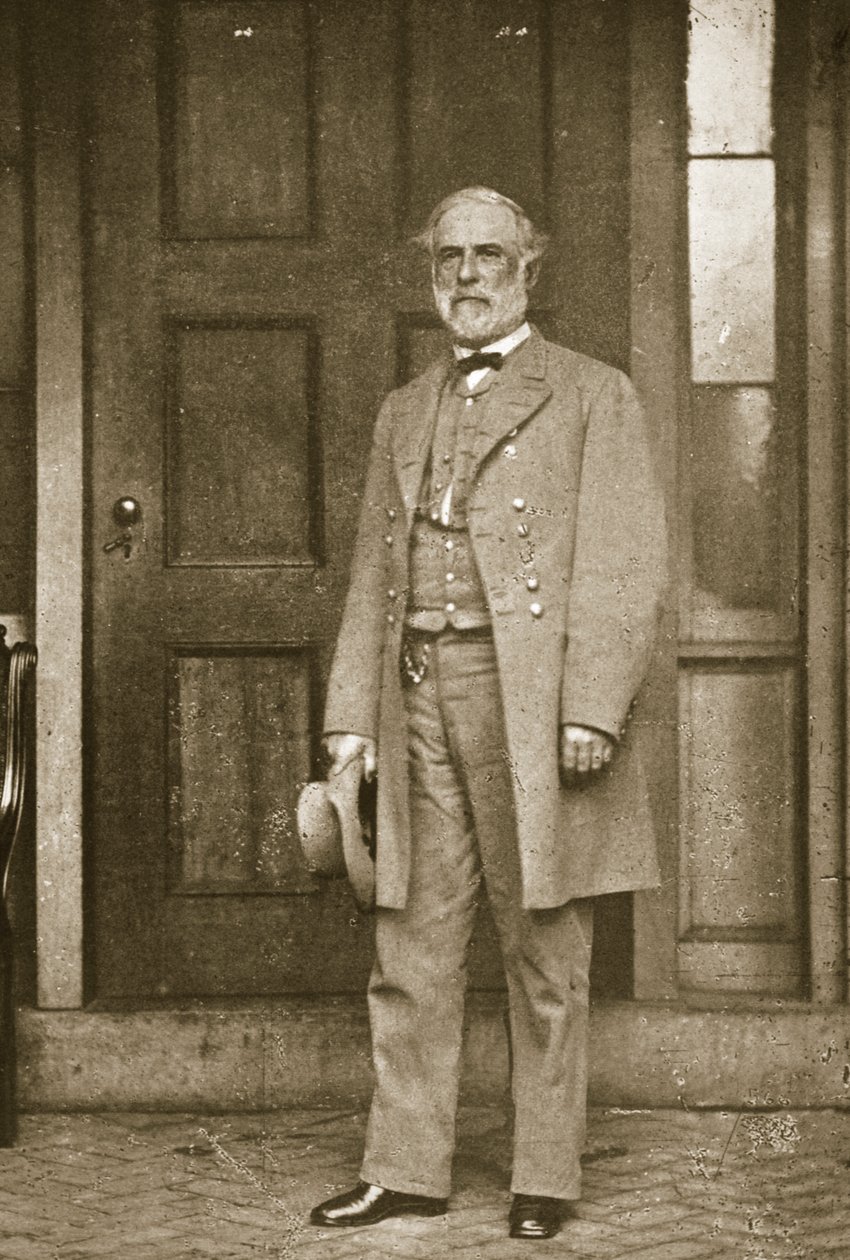Generál Robert E. Lee stojící před svým domem v Richmondu, duben 1865 od Mathew B. Brady