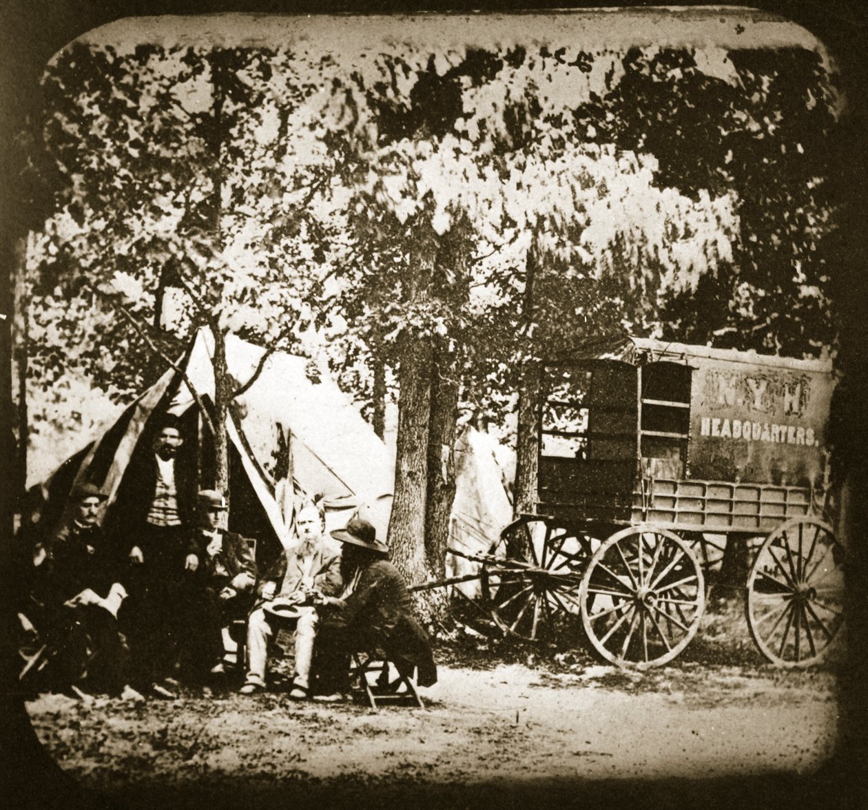 Sídlo New York Herald v terénu v Culpeper Court House, 1863 od Mathew B. Brady