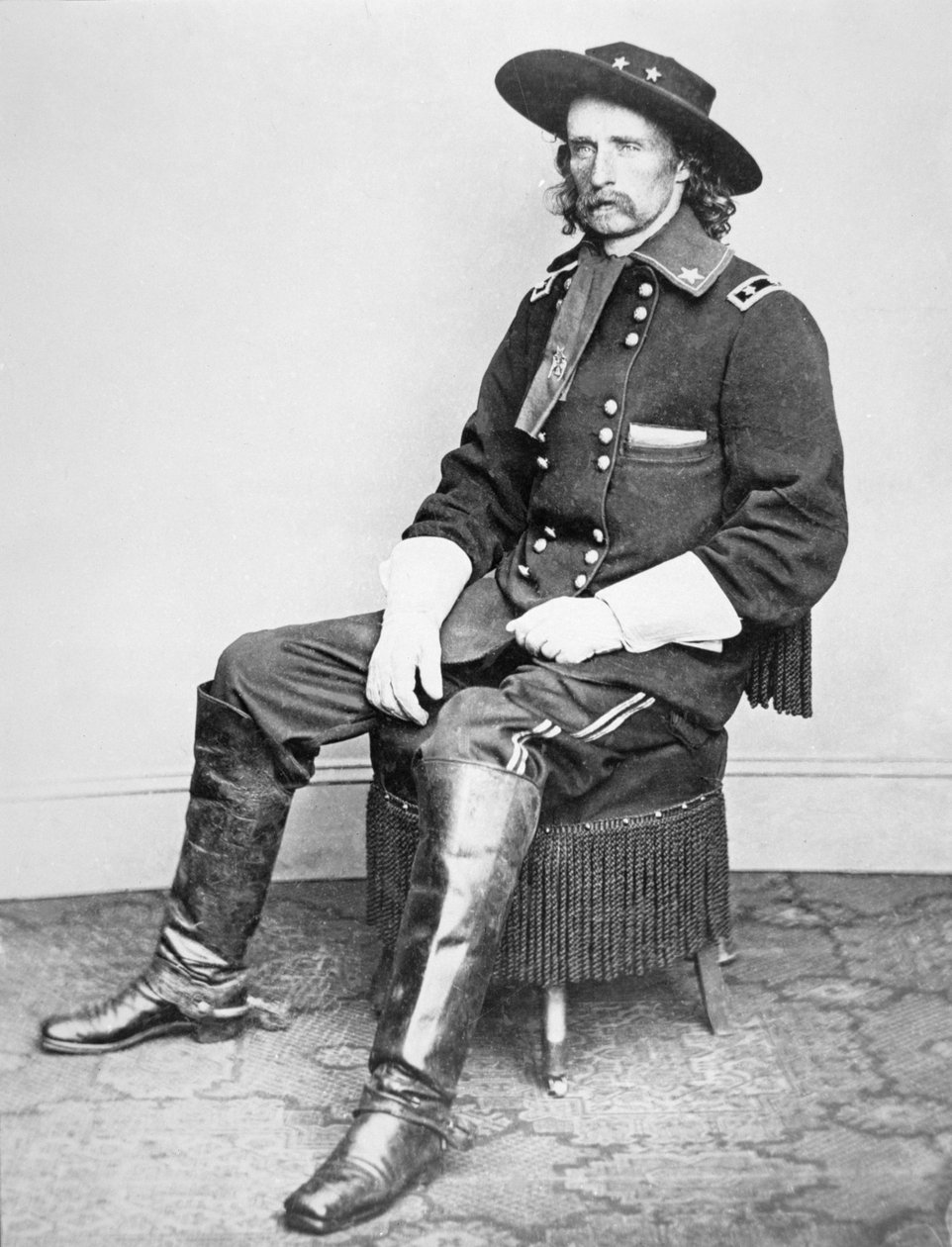 Portrét generála Armstronga Custera (1839-1876) (černobílá fotografie) od Mathew Brady