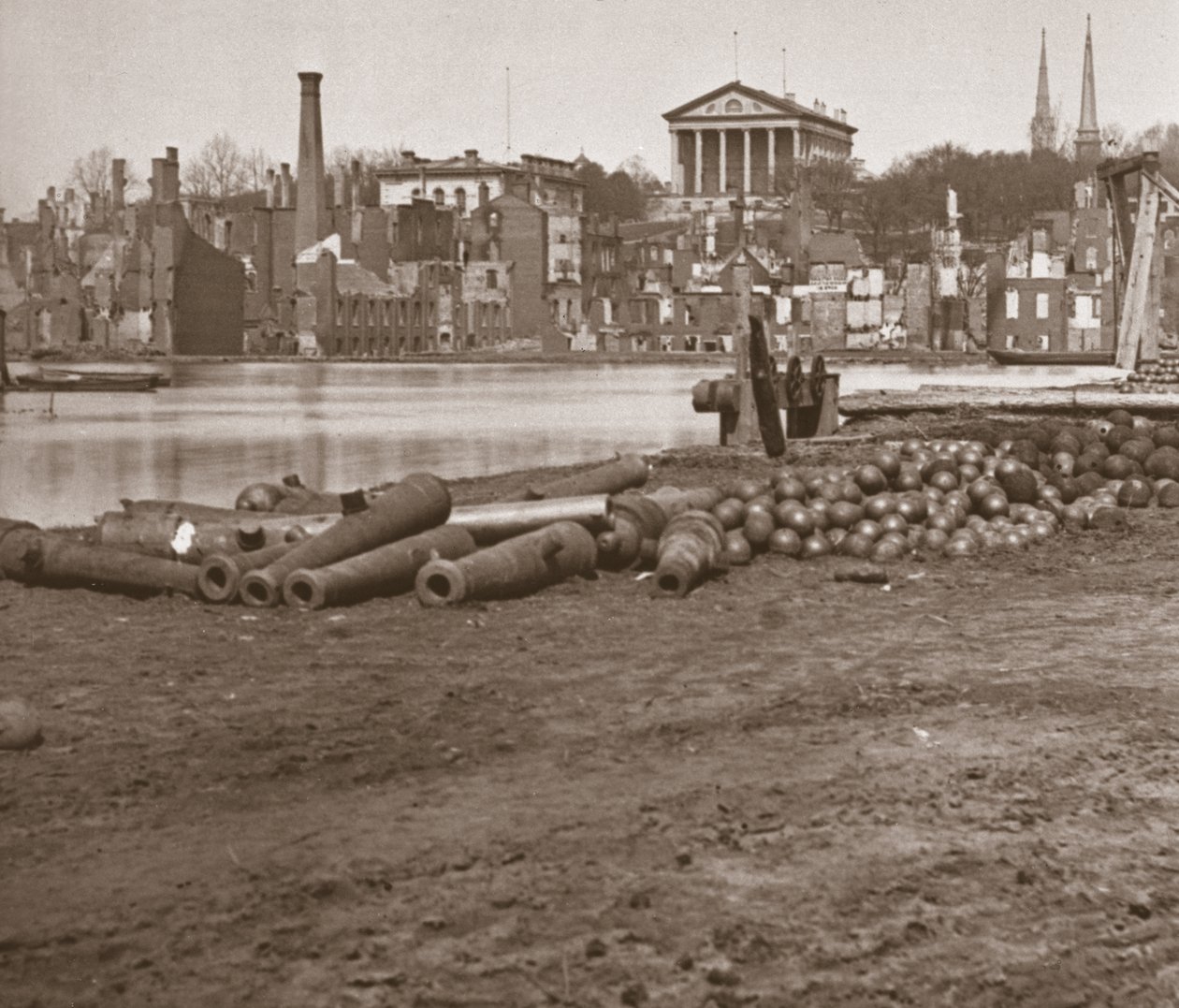 Ruiny Richmondu, Virginie (černobílá fotografie) od Mathew Brady