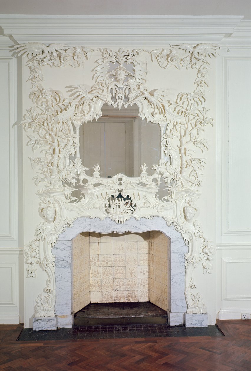 Krb, 1752 (vyřezávané dřevo a mramor se sklem) od Matthias Lock