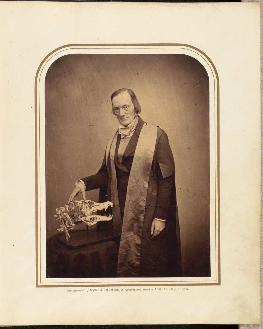Profesor Owen, F.R.S. od Maull and Polyblank