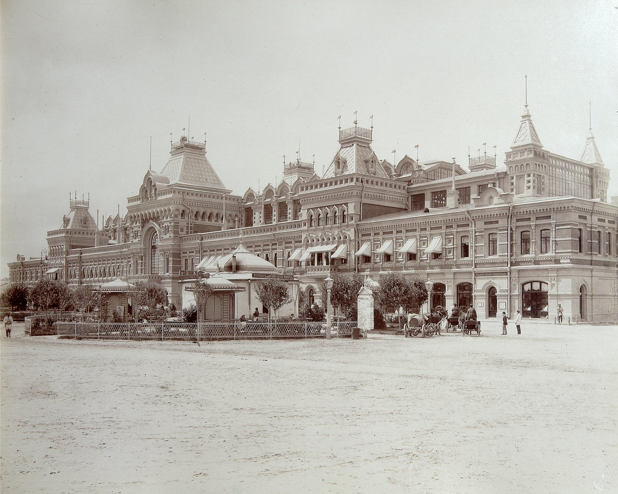 Hlavní veletržní budova, All-Russia Exhibition, Nižnij Novgorod, Rusko, 1896. od Maxim Dmitriev