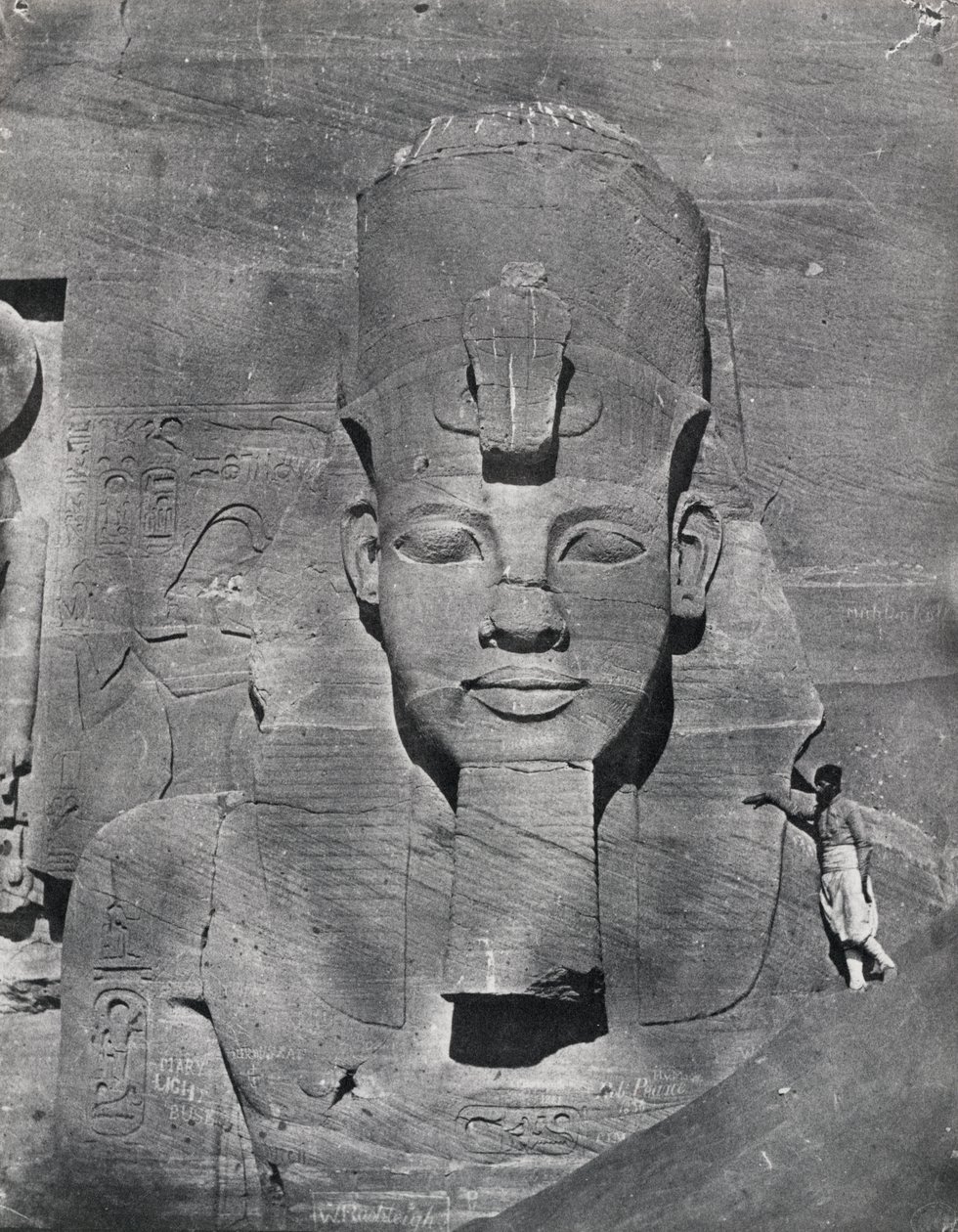 Kolosální socha Ramesse II v Abu Simbel, 1850 od Maxime Du Camp