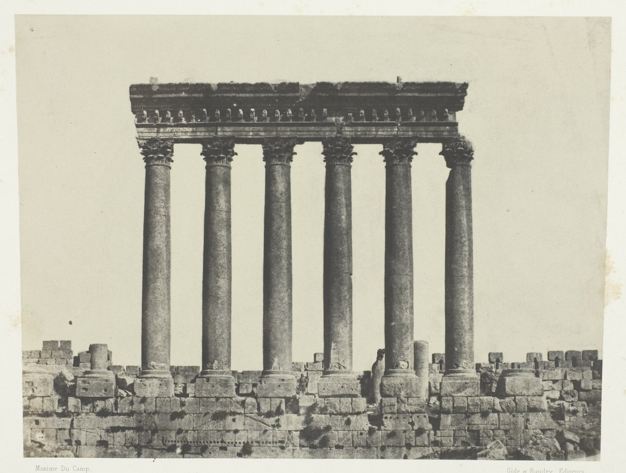 Baalbeck (Heliopolis), kolonáda Slunečního chrámu; Sýrie od Maxime Du Camp