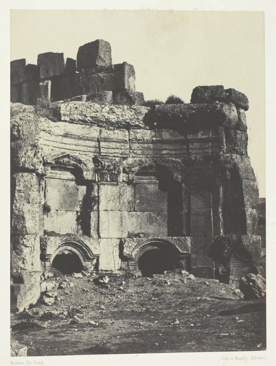 Baalbeck (Heliopolis), polokruh chrámů Slunce a Jupitera; Sýrie od Maxime Du Camp