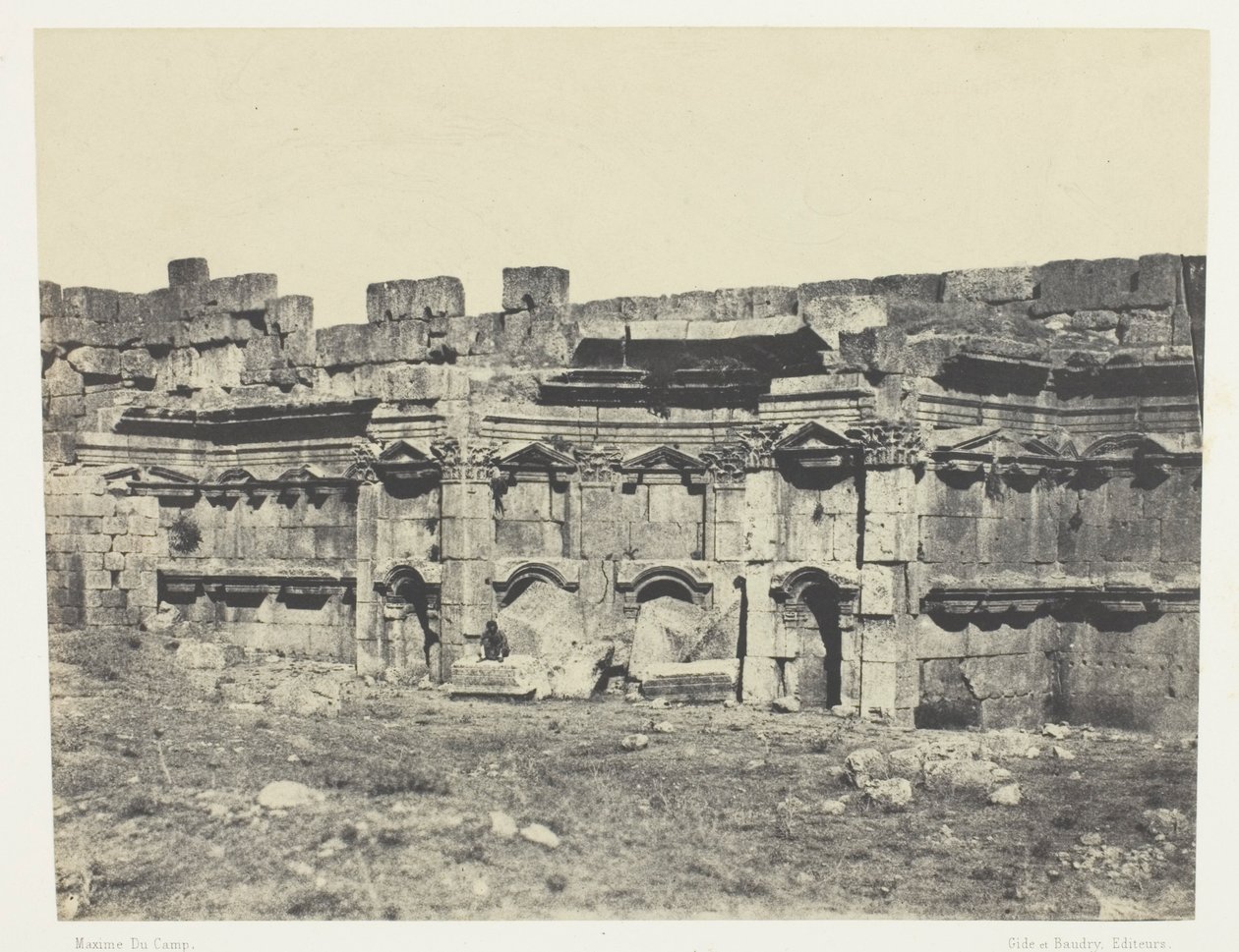 Baalbeck, interiér ohrady chrámů Slunce a Jupitera; Sýrie od Maxime Du Camp