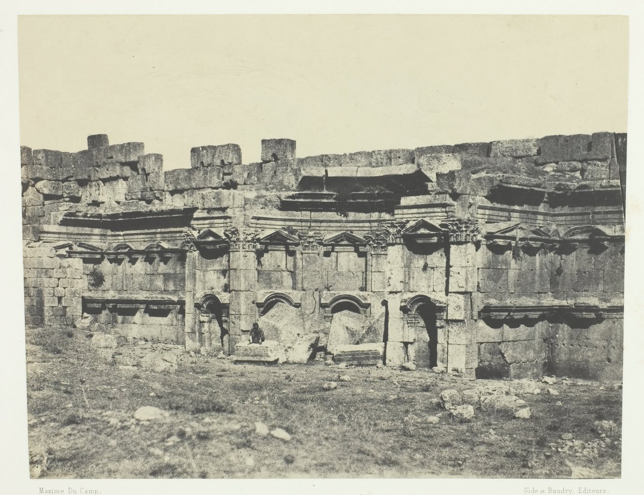 Baalbeck, Interiér ohrady chrámů Slunce a Jupitera, Sýrie, 184951, vytištěno 1852. od Maxime Du Camp