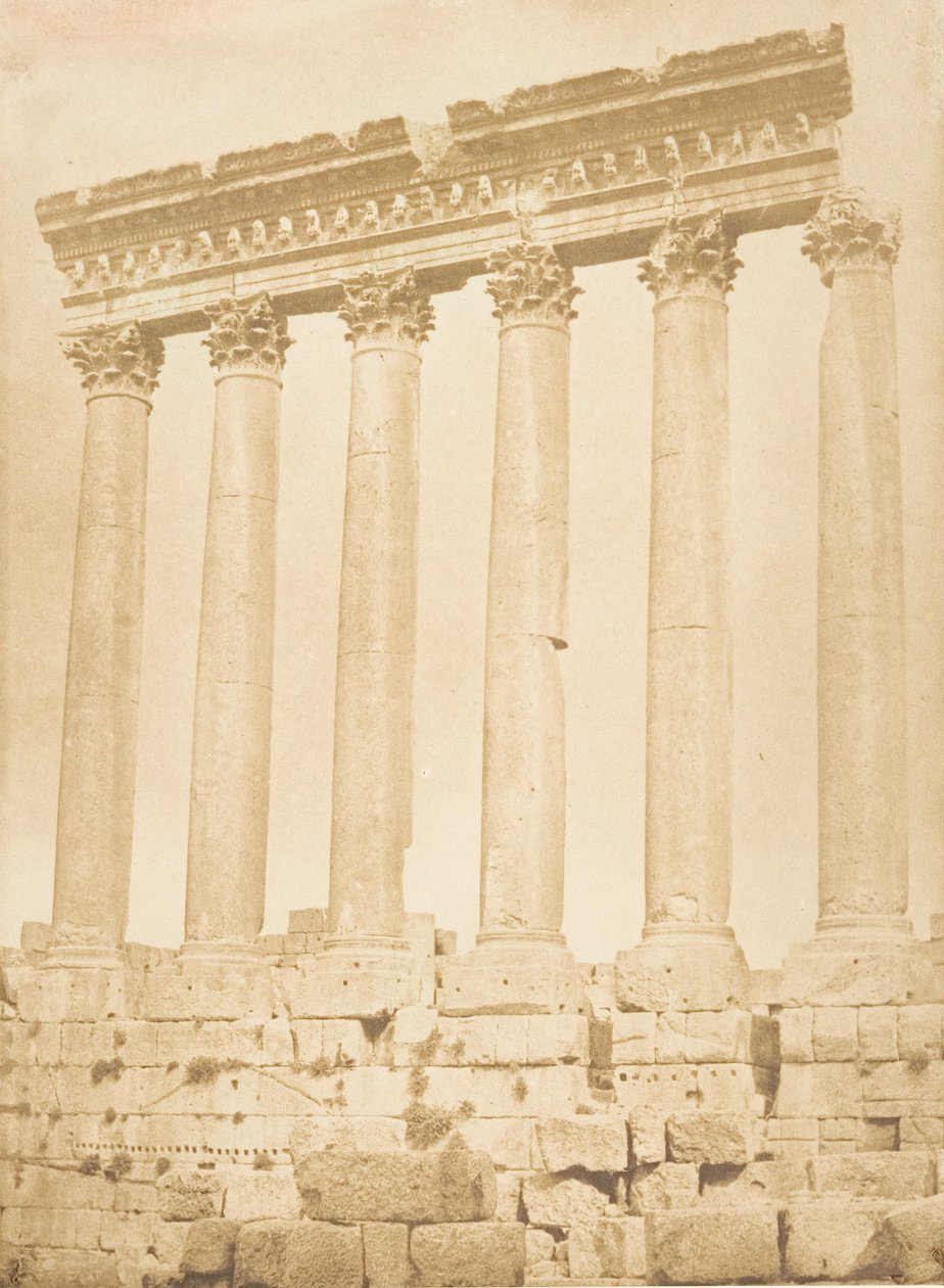 Kolonáda Chrámu Slunce, v Baâlbek Heliopolis, září 1850. od Maxime Du Camp