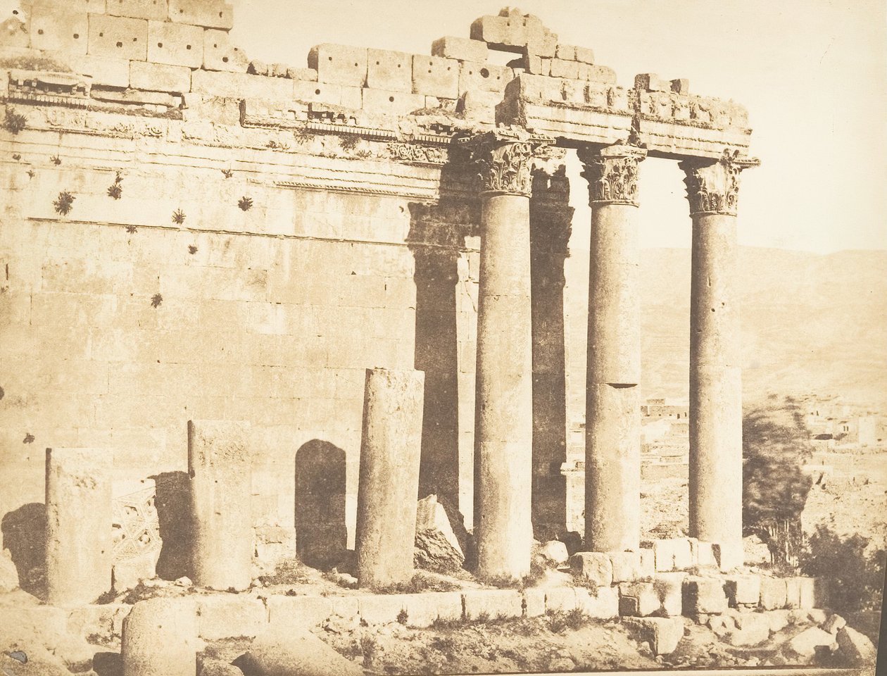 Západní kolonáda Jupiterova chrámu v Baâlbek Heliopolis, 15. září 1850. od Maxime Du Camp