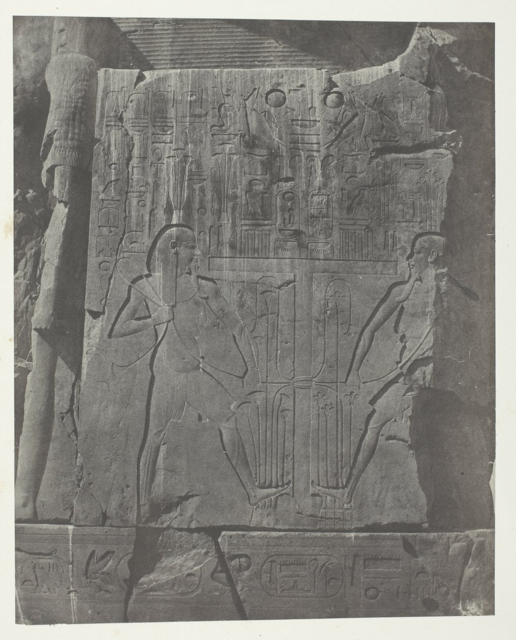 Gournah, Sochy trůnu kolosů; Thebes od Maxime Du Camp