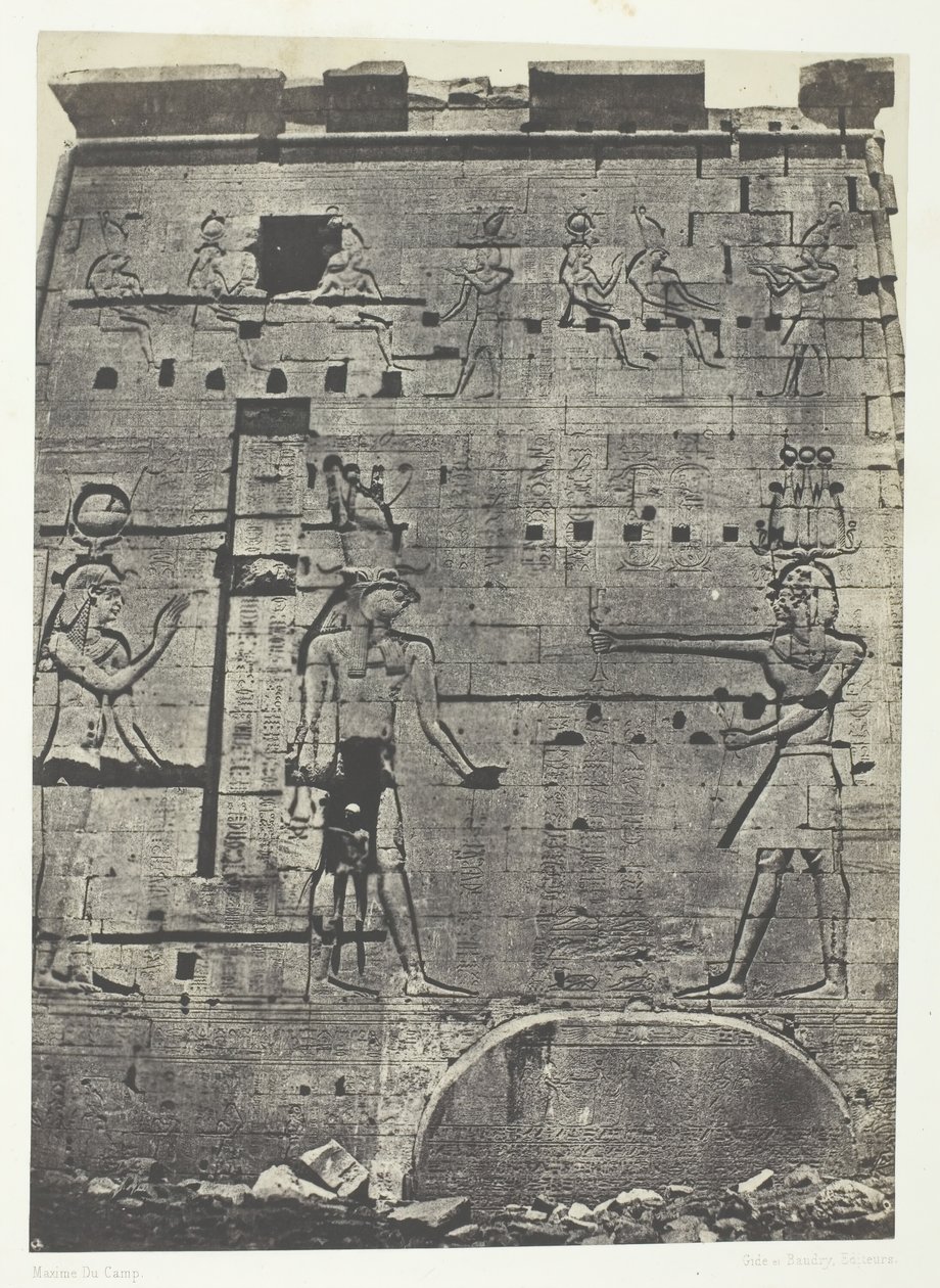 Velký chrám Isis ve Philoe, druhý pylon, Núbie, 184951, vytištěno 1852. od Maxime Du Camp