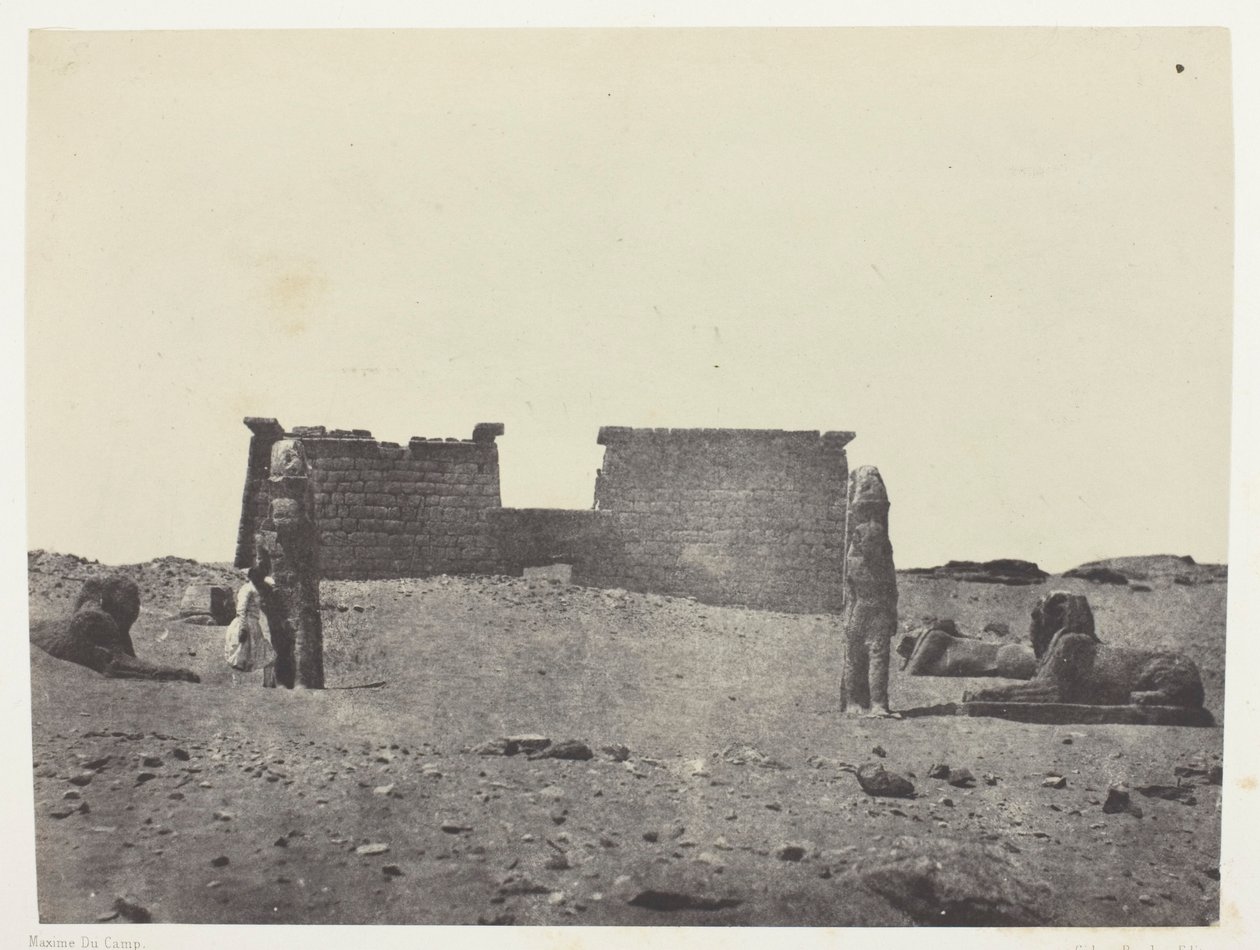 Hémi-Spéos De Séboua, Drômos; Nubie, deska 97 z alba "Egypte, Nubie, Palestine et Syrie" (1852) od Maxime Du Camp