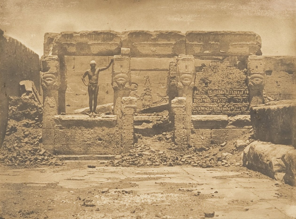 Hypeter z Athoru, na terase Velkého chrámu Dendera Tentyris, 1849-50. od Maxime Du Camp