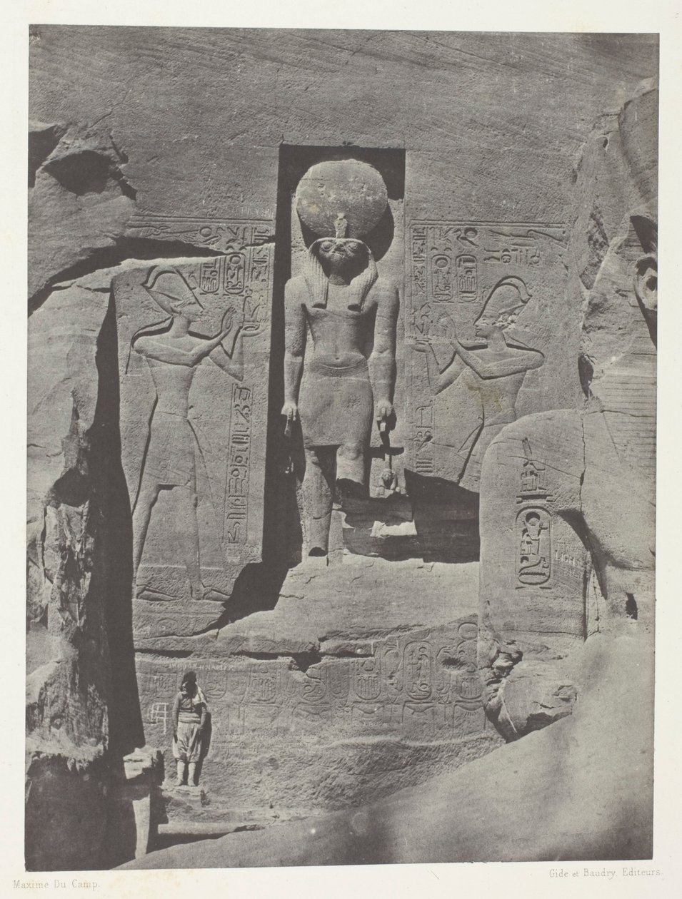 Ibsamboul, Sochy z vchodu do Spéosu ve Phrè, Núbie, deska 105 z alba "Egypte, Nubie, Palestine et Syrie" (1852). od Maxime Du Camp