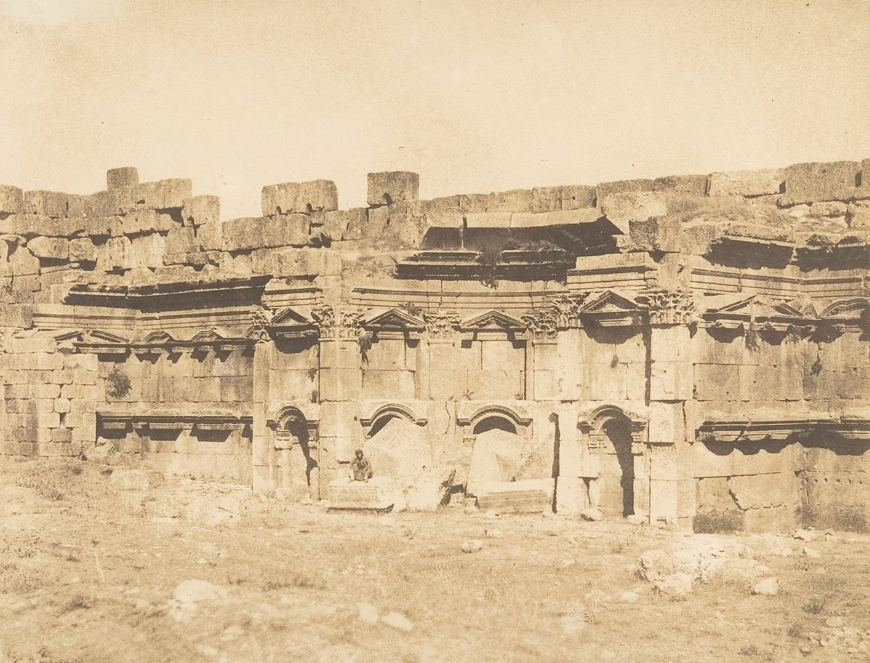 Interiér ohrady chrámu Baalbek Heliopolis, 15. září 1850. od Maxime Du Camp