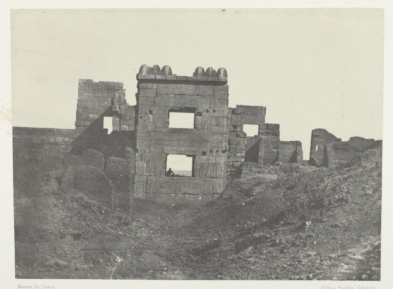 Medinet-Habou, východní průčelí Gynécée de Ramsès-Mèiamoun; Thebes od Maxime Du Camp