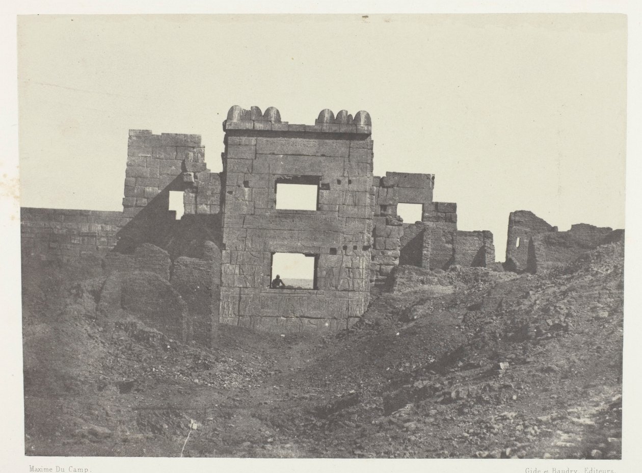 Medinet-Habou, východní průčelí Gynécée de Ramsès-Mèiamoun; Thebes od Maxime Du Camp