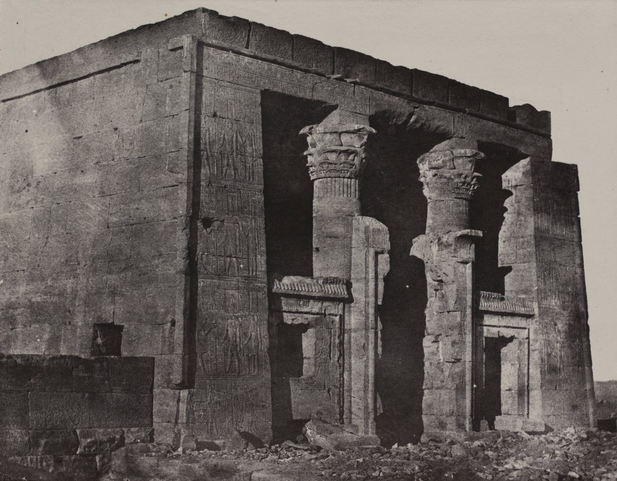 Naos chrámu v Dacce od Maxime Du Camp