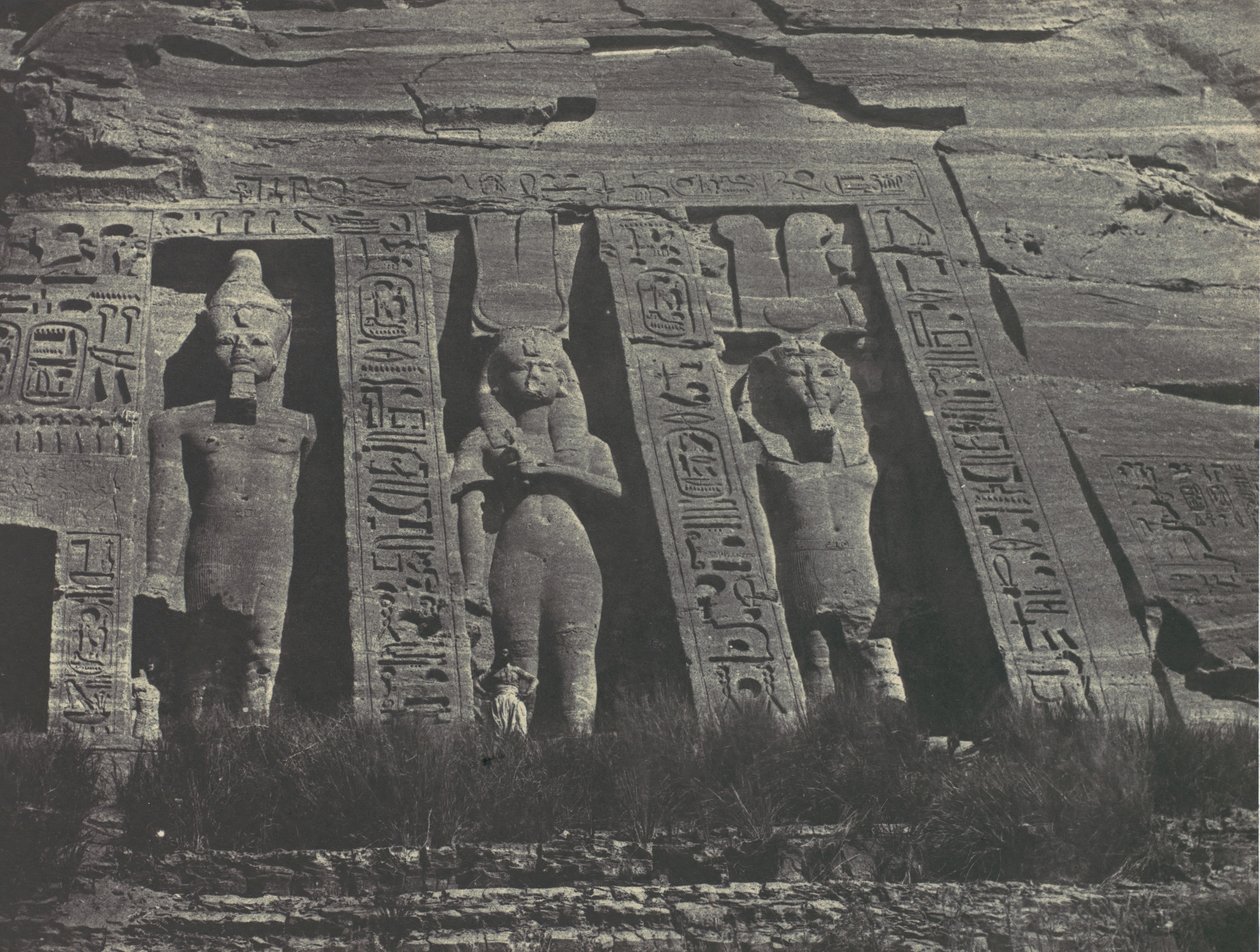 Lehký šátek na hlavu. Ibsamboul. Severní část Speos z Hathor, 1850. od Maxime Du Camp