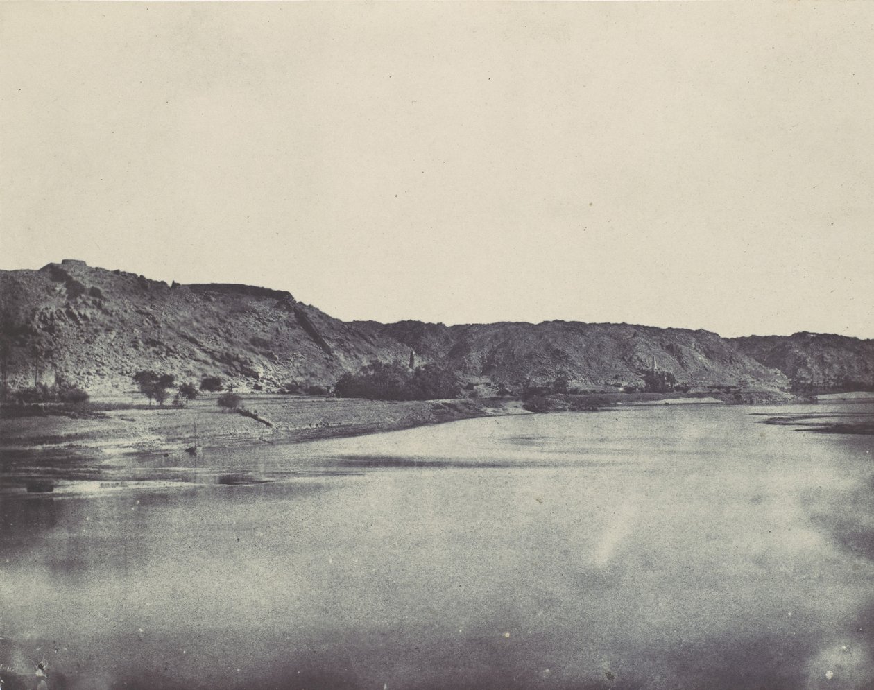 Lehký šátek na hlavu. Východní břeh Nilu Vesnice Bab. Pohled na jih od Philoe, 1850. od Maxime Du Camp