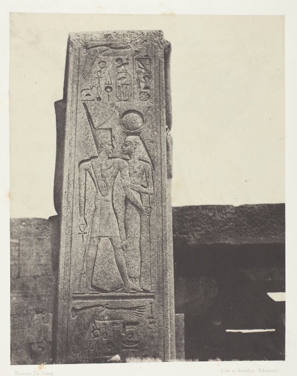 Palác Karnak, pilíř před žulovou svatyní; Thebes od Maxime Du Camp