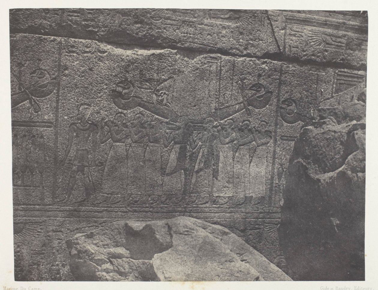 Palác Karnak, vnější sochy žulové svatyně; Thebes od Maxime Du Camp