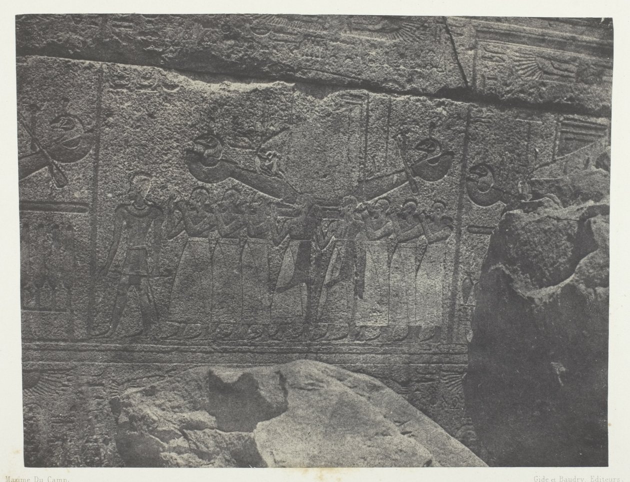 Palác Karnak, vnější sochy žulové svatyně; Thebes od Maxime Du Camp