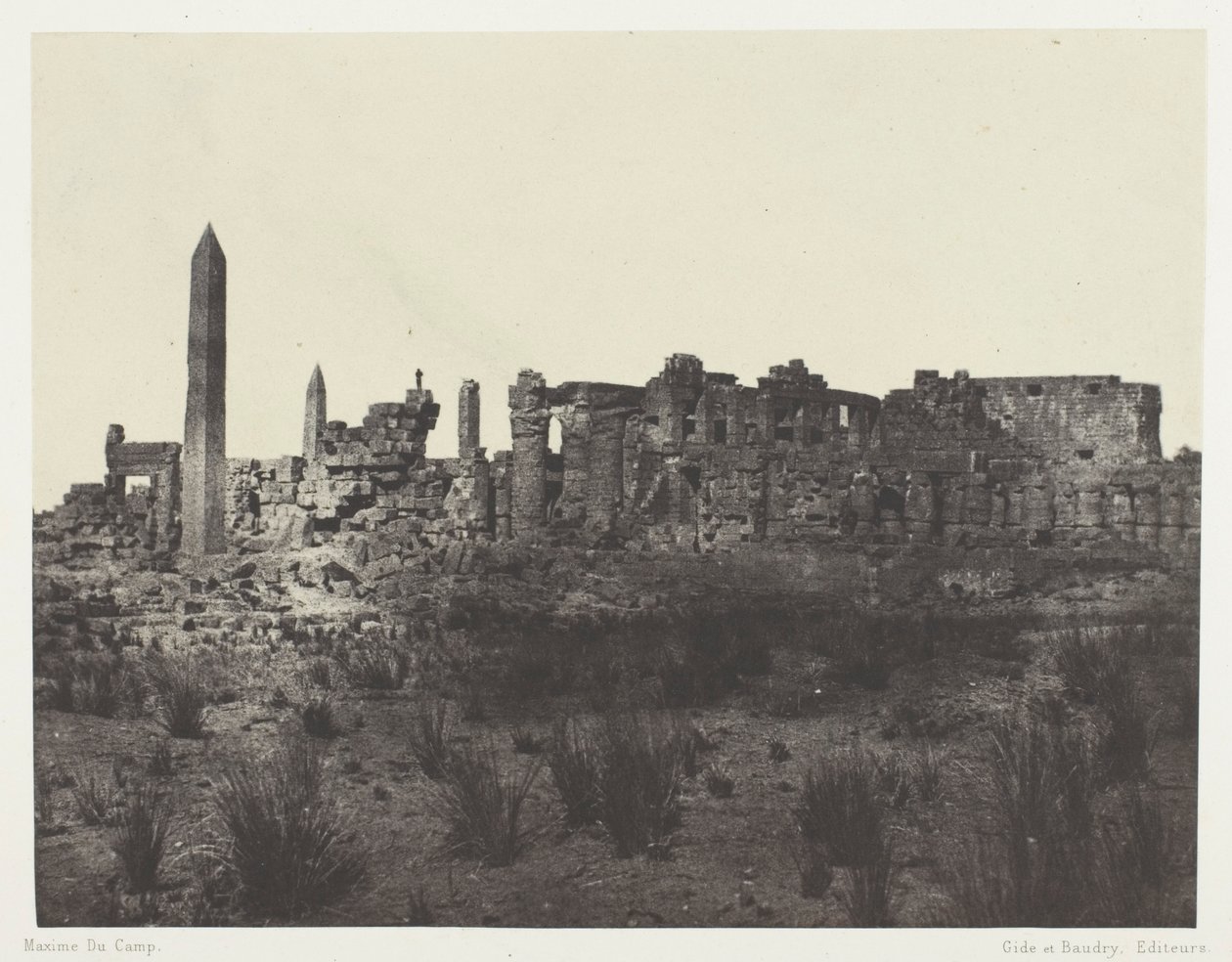 Palác Karnak, celkový pohled na ruiny, převzato ze severu; Thebes od Maxime Du Camp