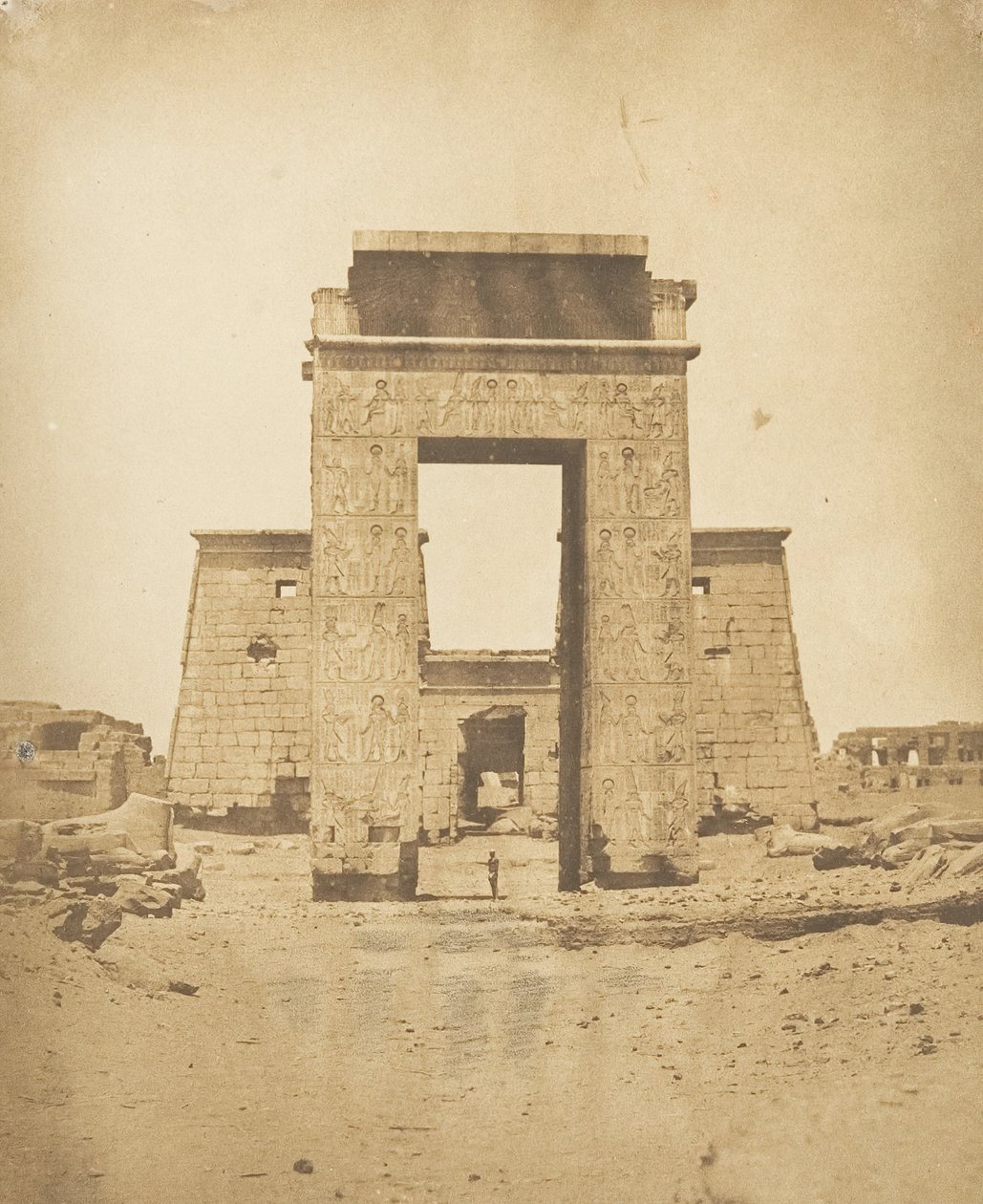 Propylon z chrámu Khons v Karnacu, Théby, 1849-50. od Maxime Du Camp