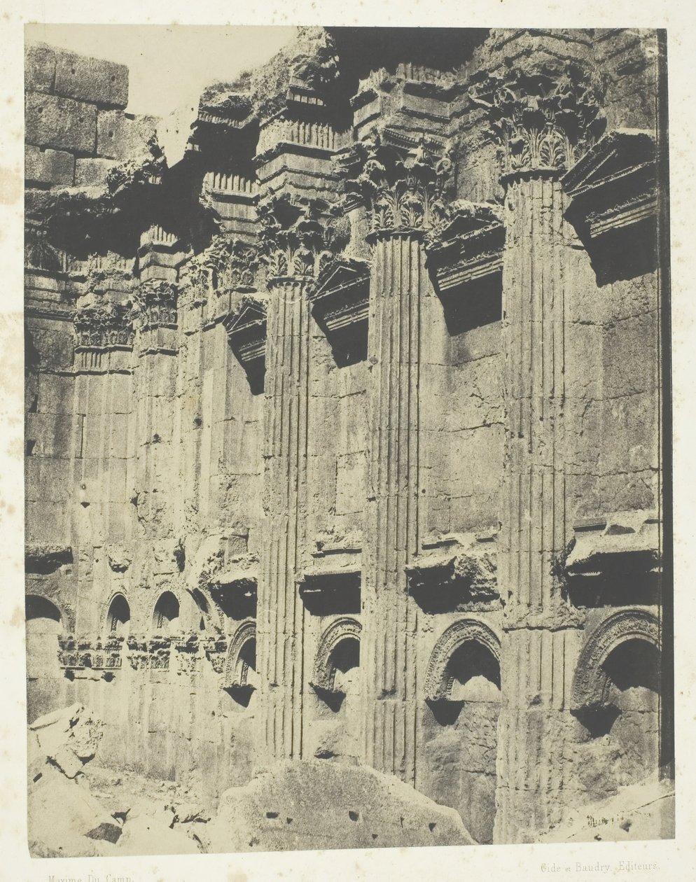 Jupiterův chrám v Baalbeck Heliopolis, interiér Naos, Sýrie, 184951, tištěno 1852. od Maxime Du Camp