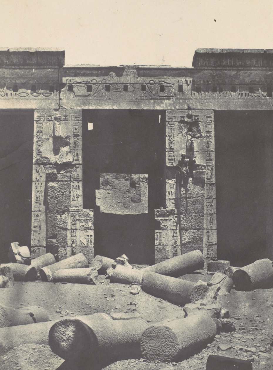 Thebes. Medinet-Habou. Východní část peristylu paláce Ramses-Méiamoun, 1850. od Maxime Du Camp