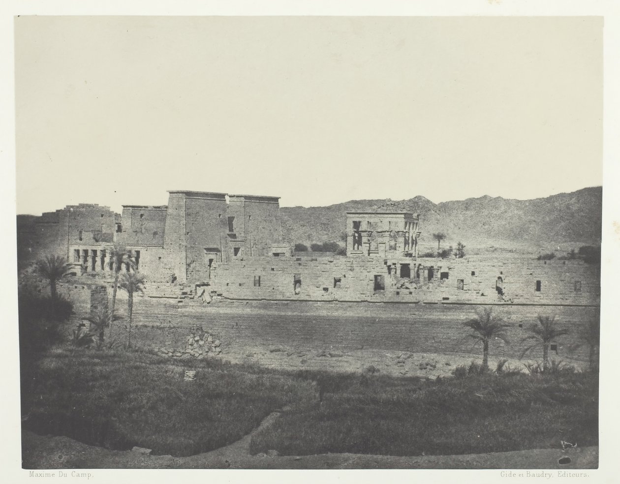 Pohled převzatý z ostrova Beghé, pohled na západ, Philoe, Nubia, 184951, vytištěno 1852. od Maxime Du Camp