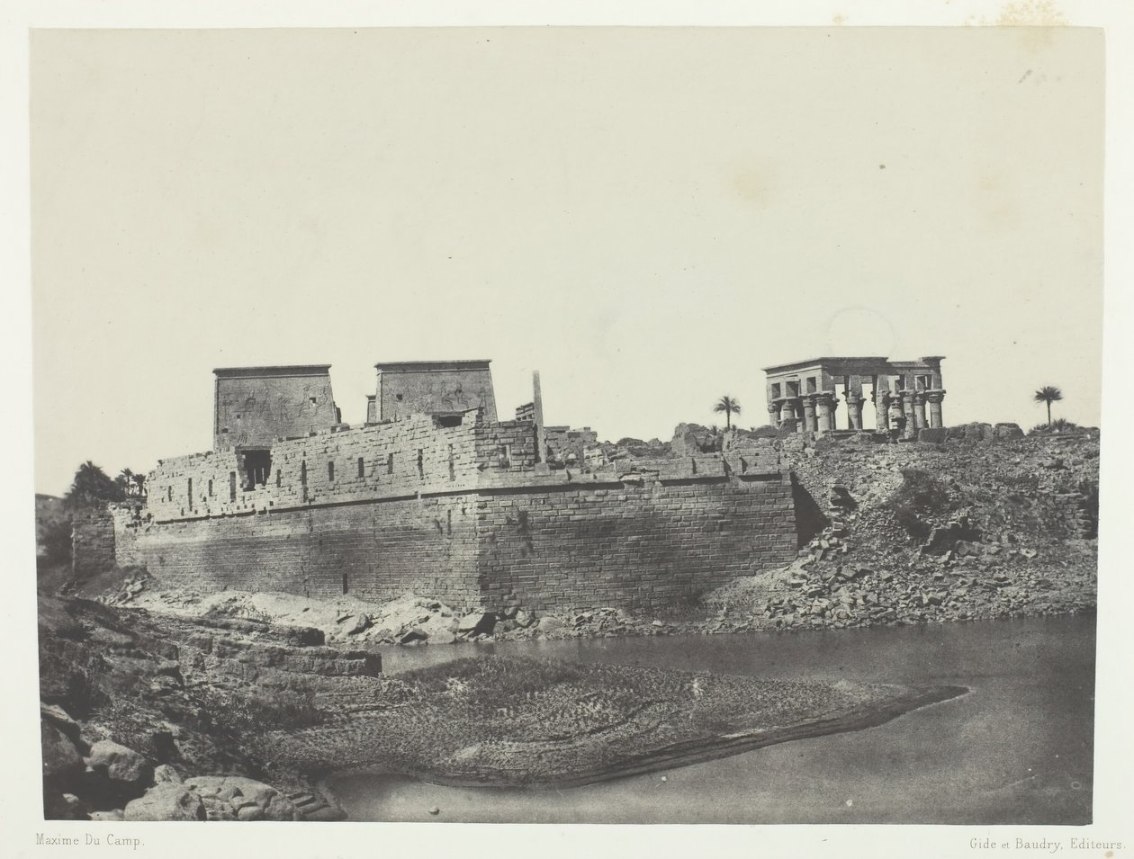 Pohled z jihozápadního úhlu, Philoe, Nubia, 184951, tištěno 1852. od Maxime Du Camp