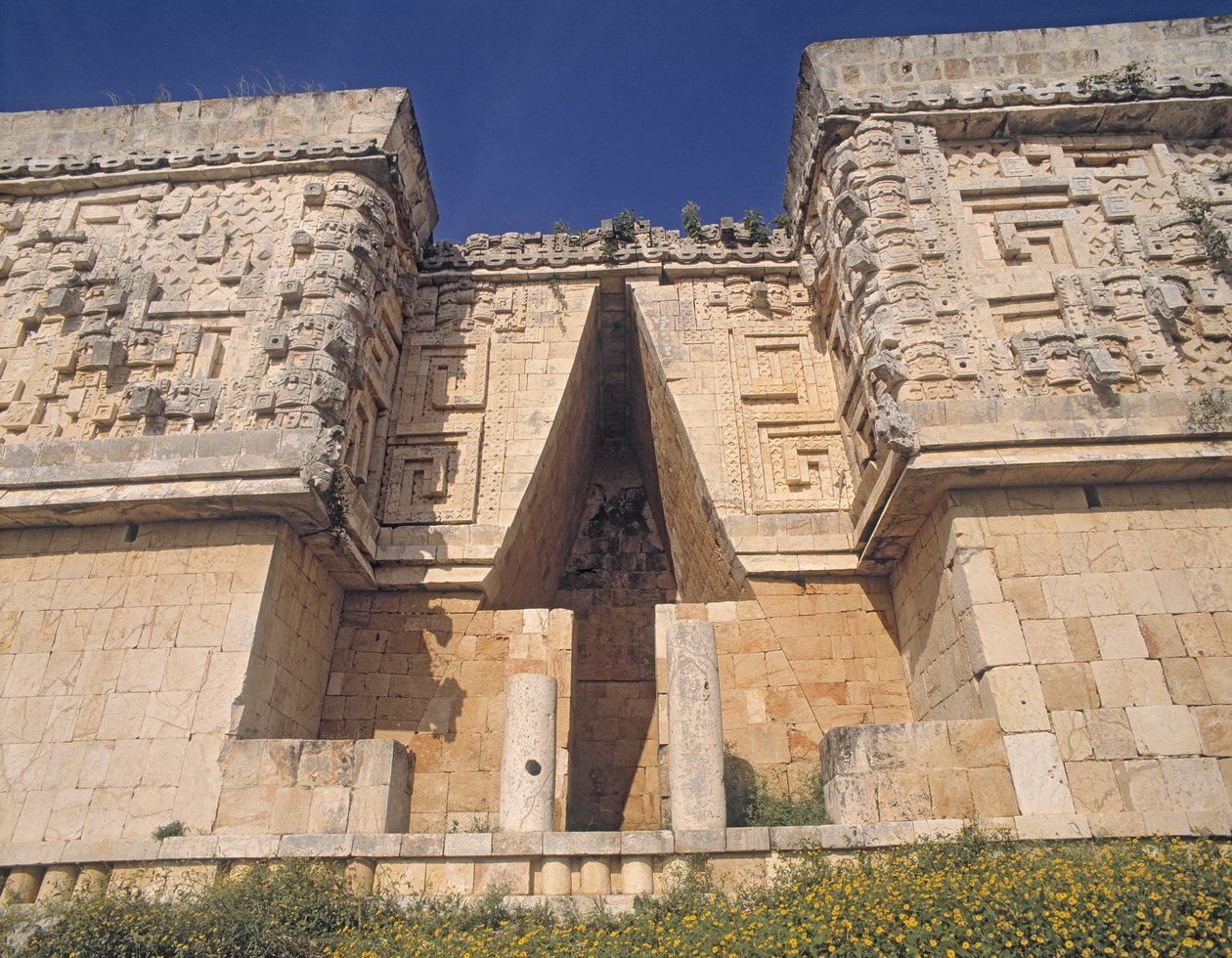 Vnější pohled na Místodržitelský palác od Mayan