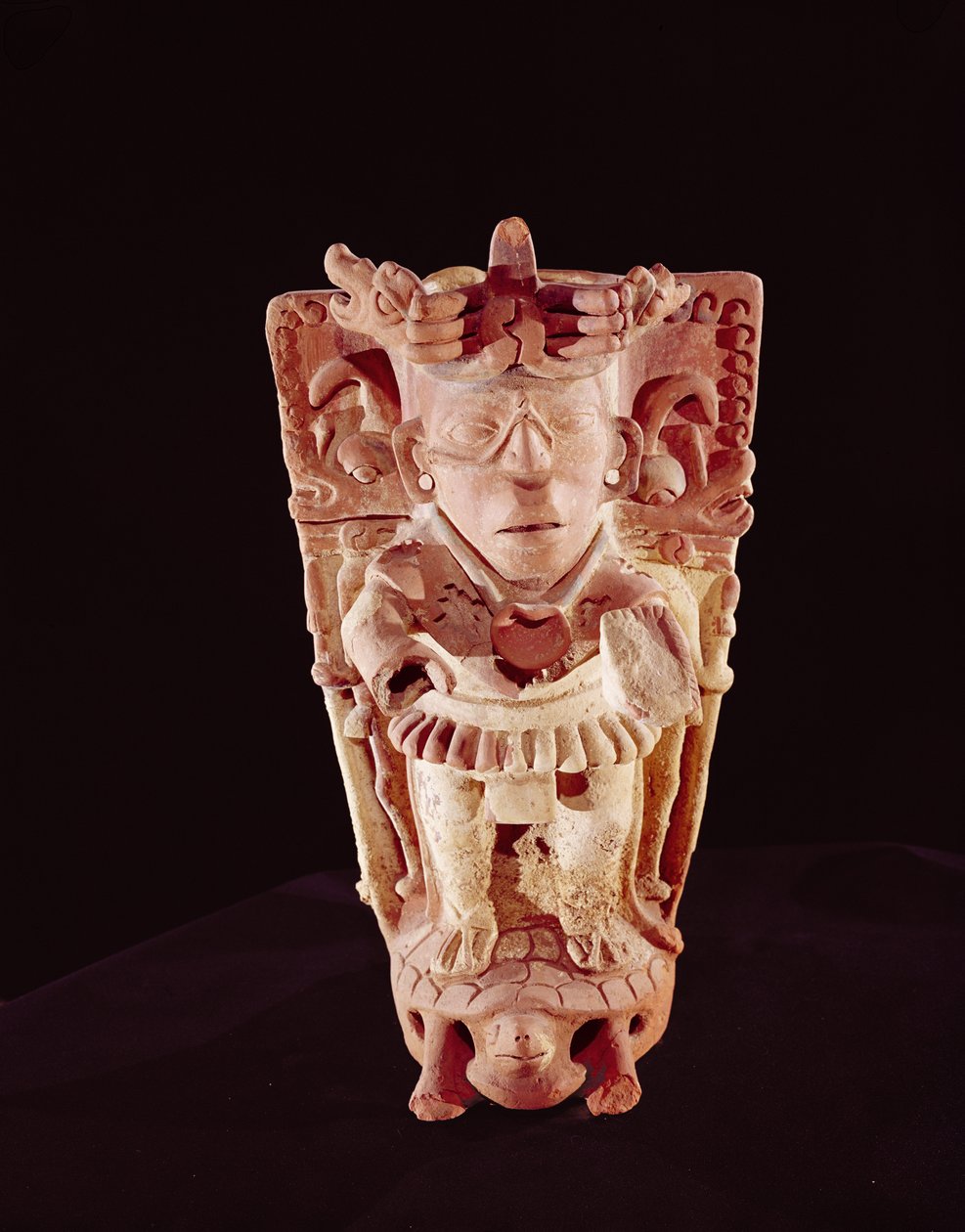 Muž stojící na želvě, "Stvořitel světa" (keramika) od Mayan