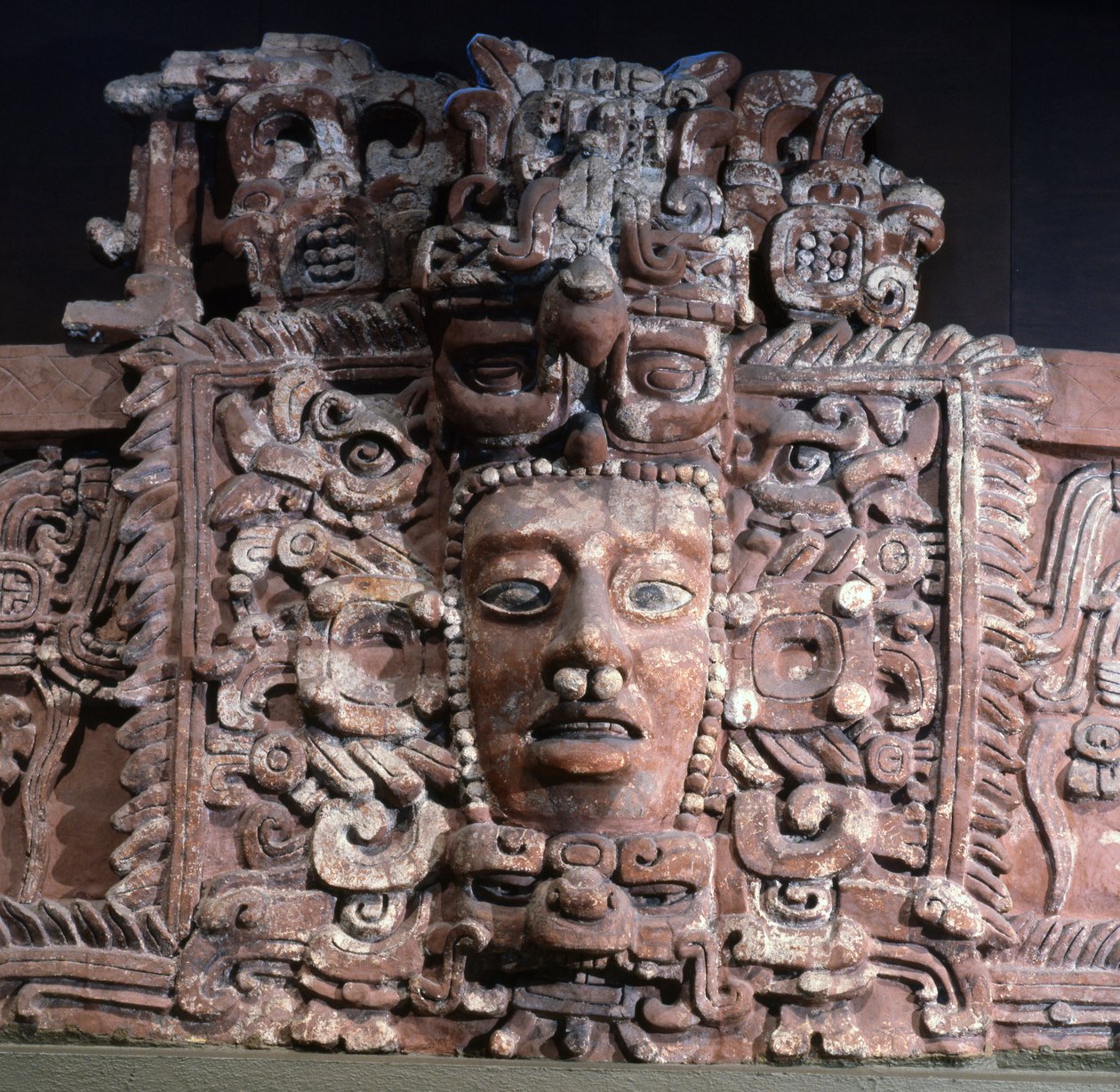 Mascaron, ze státu Campeche, Mexiko, rané klasické období (štuk) od Mayan