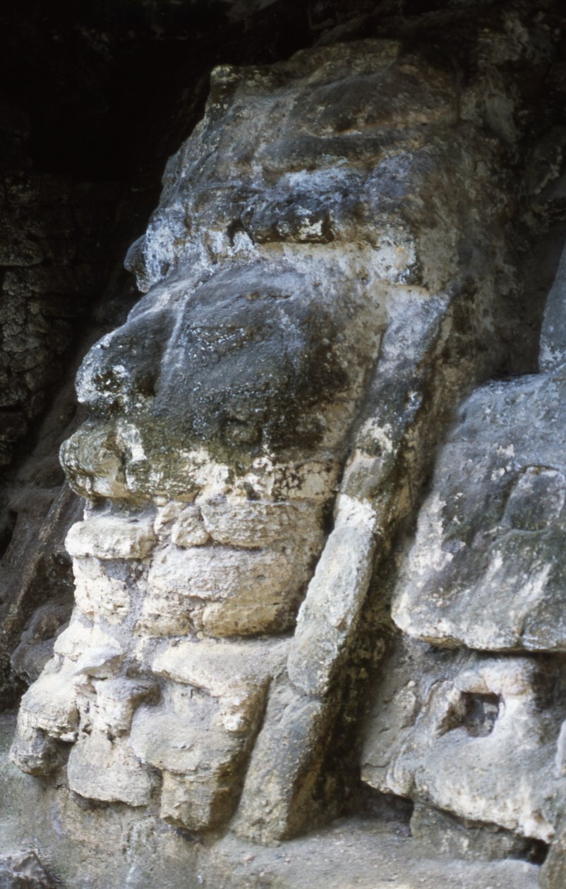 Maska na pyramidě, 200 př.nl od Mayan