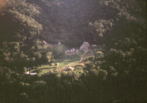 Letecký pohled na ruiny od Mayan